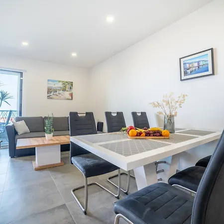 Luxury Karigo 5 * Makarska