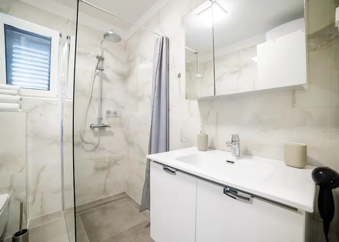 Luxury Karigo 5 Apartment