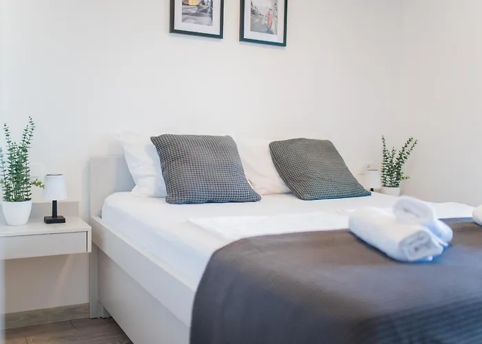 Luxury Karigo 5 Апартаменти *