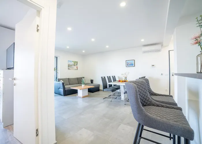 Luxury Karigo 5 Апартаменти *