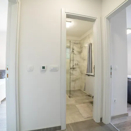 Luxury Karigo 5 Apartment